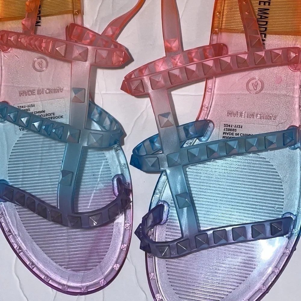Steve Madden Girls Rainbow Jelly Jelly Stud Sandals size 4 Buckle Back